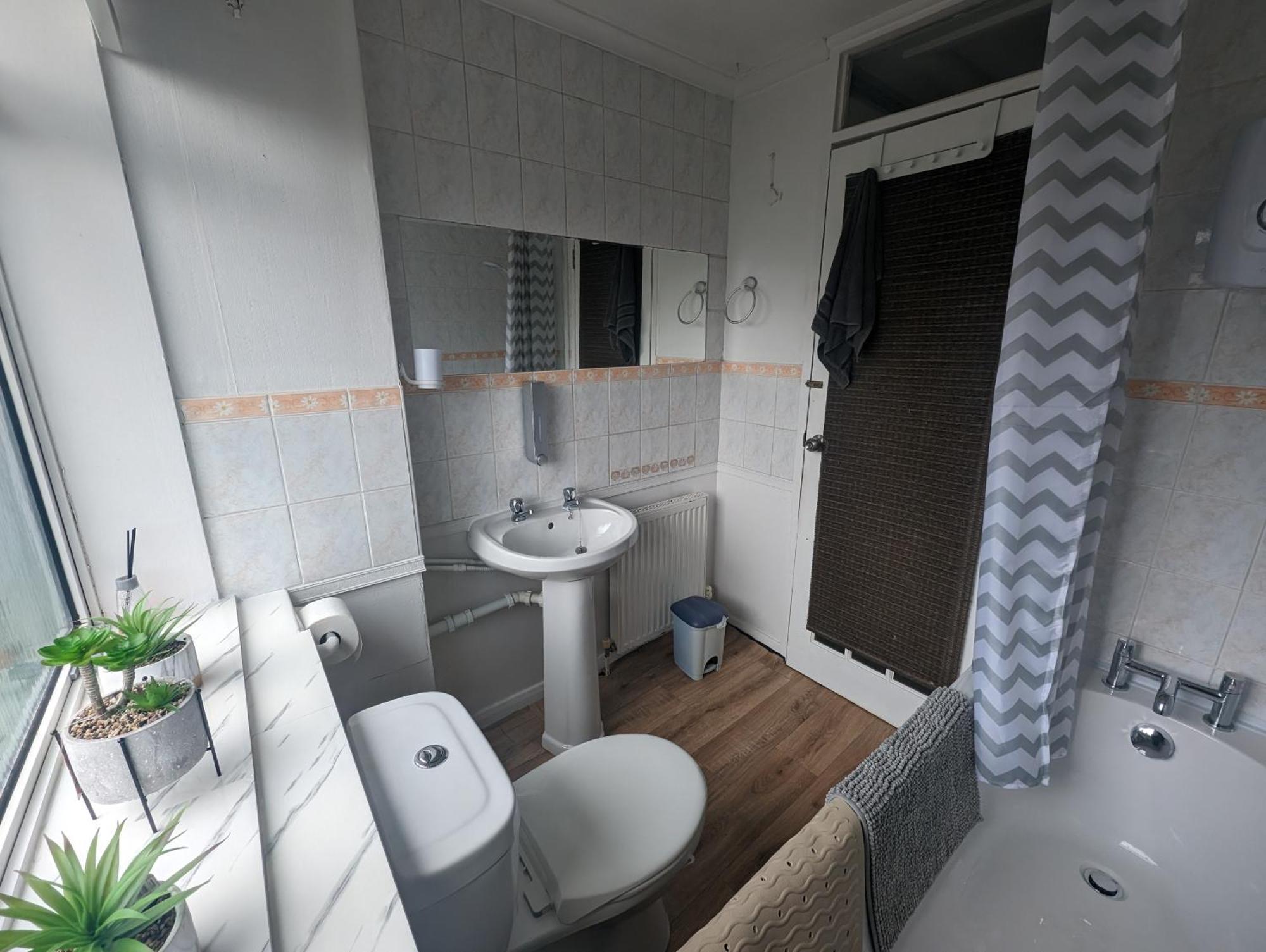 Gorgeous Full Home In Единбург Екстериор снимка